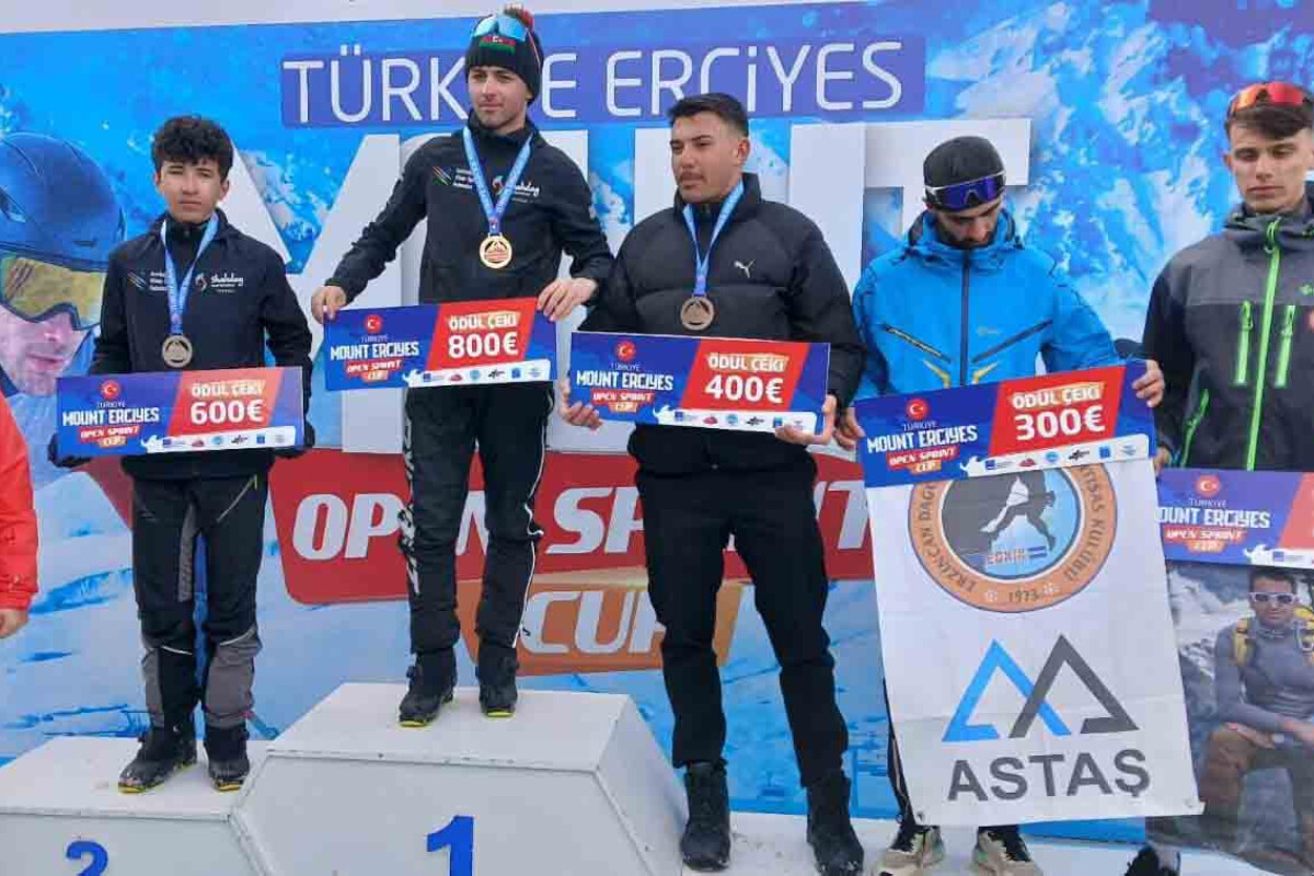 <p>Azərbaycanlı xizək alpinistləri Türkiyədə&nbsp;keçirilən turnirdə qızıl və gümüş medal qazanıblar</p>