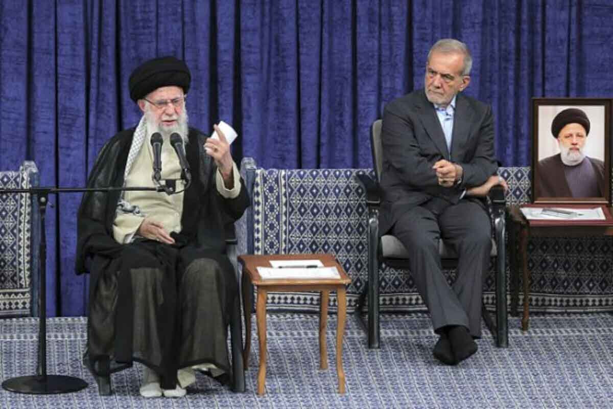 <p>Pezeşkian: Xameneinin öldürülməsi şiələrə qarşı&nbsp;müharibə elanıdır</p>