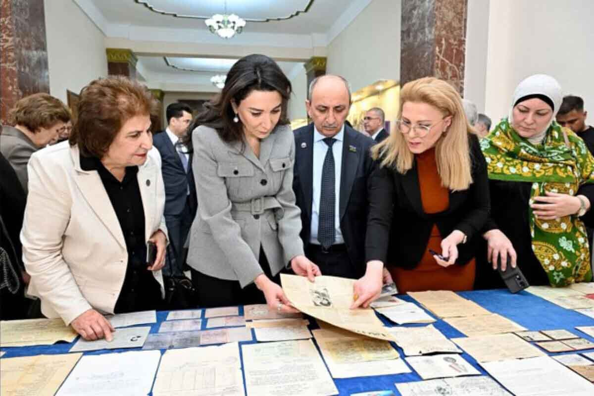 <p>Kitabxananın əməkdaşları 31 Mart – Azərbaycanlıların Soyqırımı Gününə həsr olunmuş sərgi ilə tanış oldular</p>