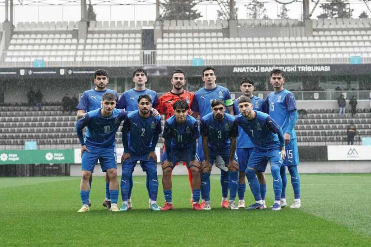 <p>21 yaşadək futbolçulardan ibarət Azərbaycan&nbsp;yığması Bolqarıstanla heç-heçə oynayıb</p>