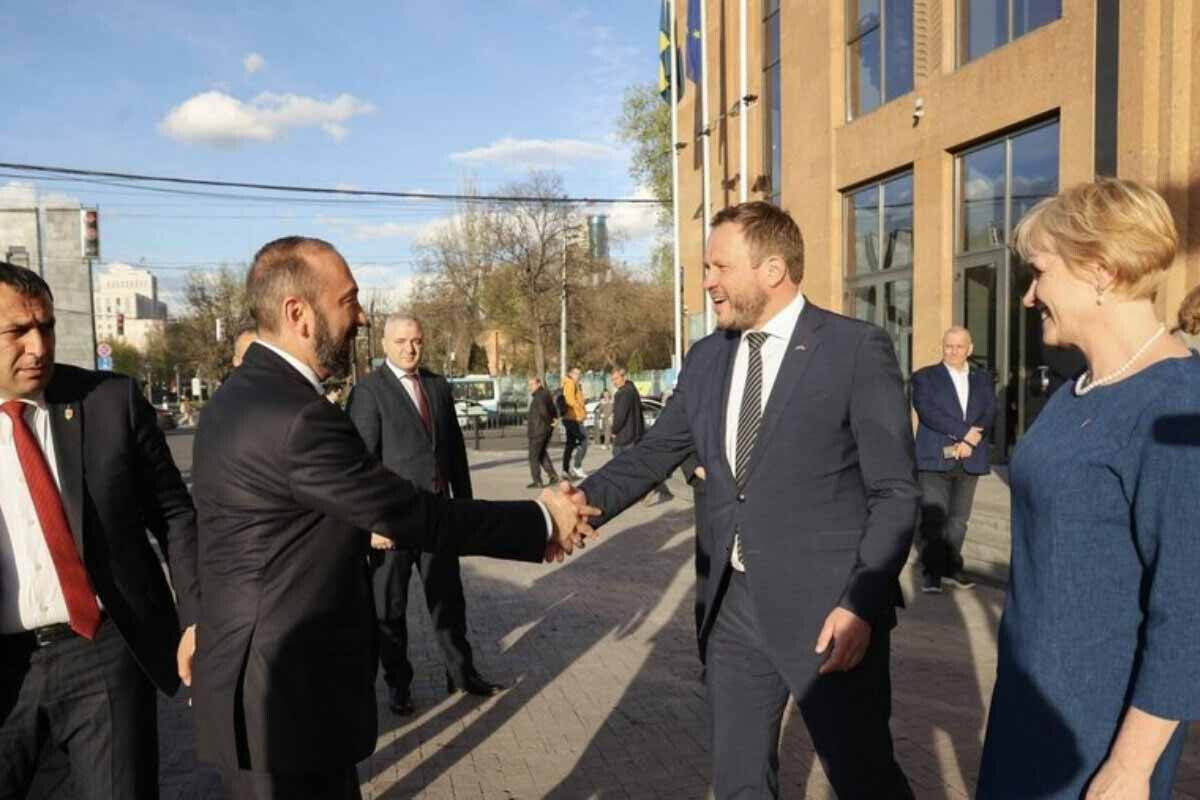 <p>Estoniya Ermənistanda səfirlik açdı</p> 