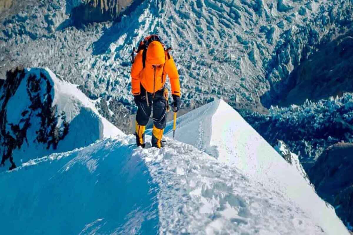 <p>Tayler Endryu Everesti 10 saatdan az müddətdə fəth etdi</p>