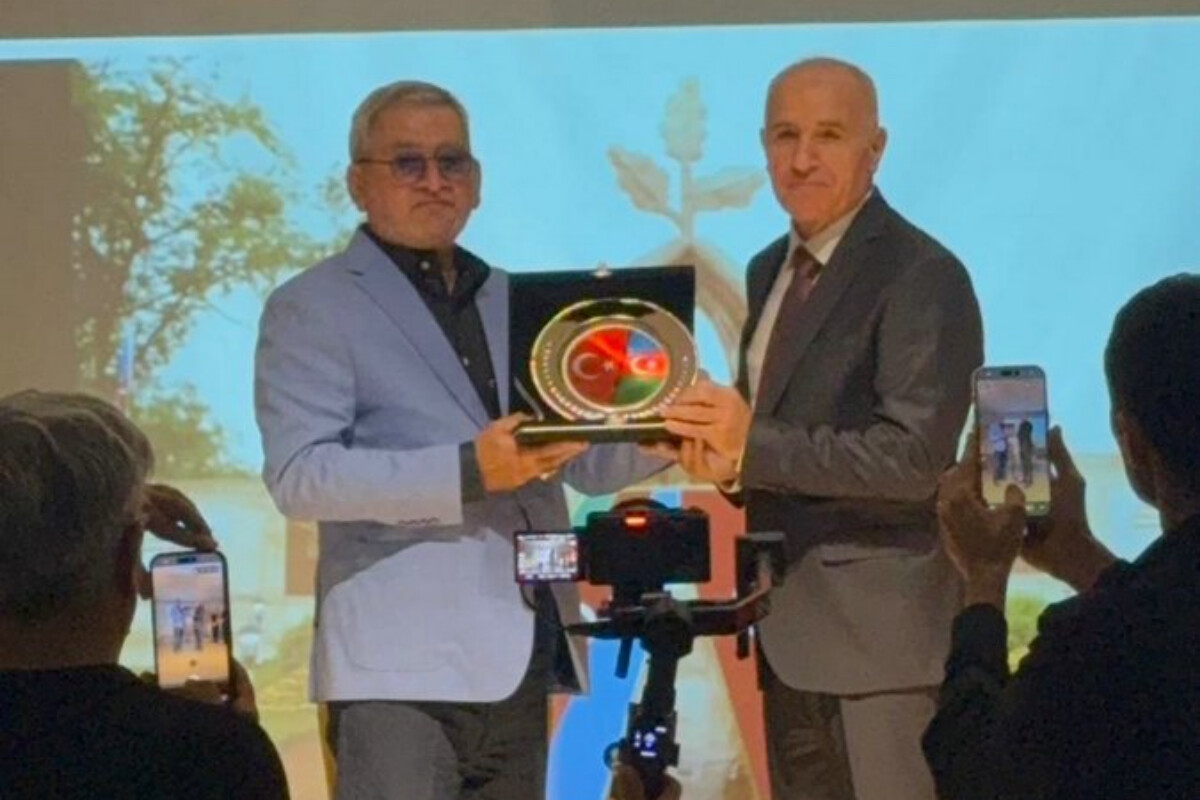 <p>İncəsənət kətana qardaşlıq gətirir:&nbsp;Ankarada Türkiyə-Azərbaycan dostluğunu qeyd edən rəngli toplantı</p>