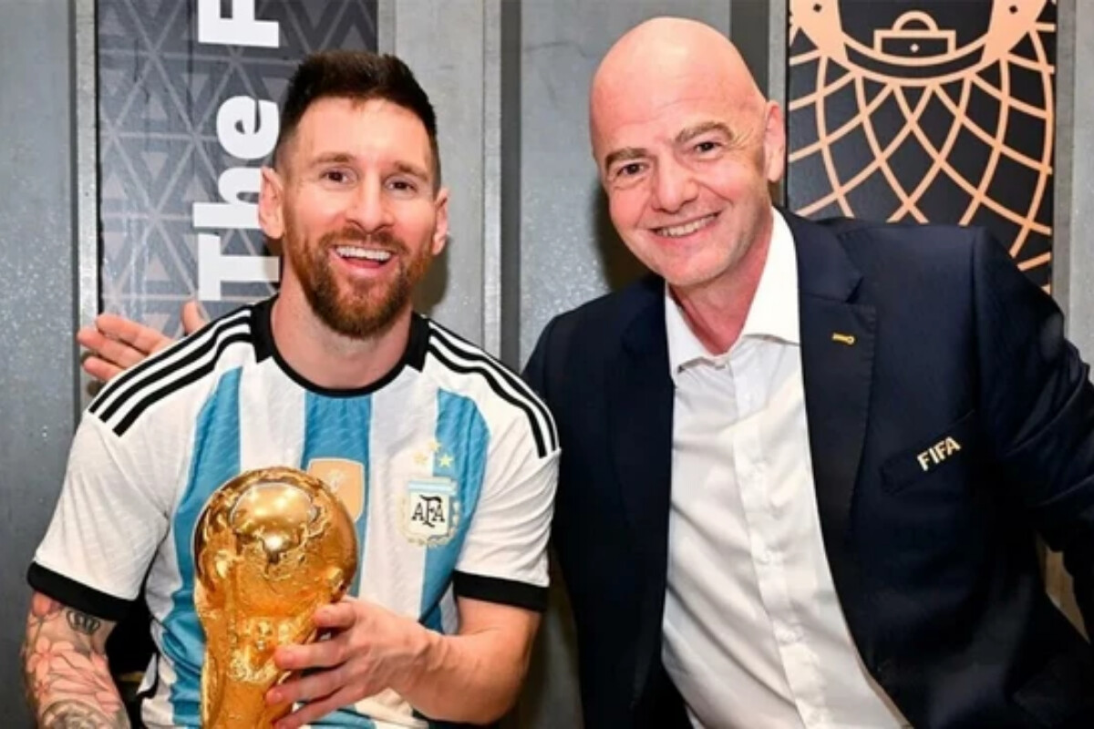 <p>FIFA prezidenti Lionel Messiyə məktub göndərib</p>