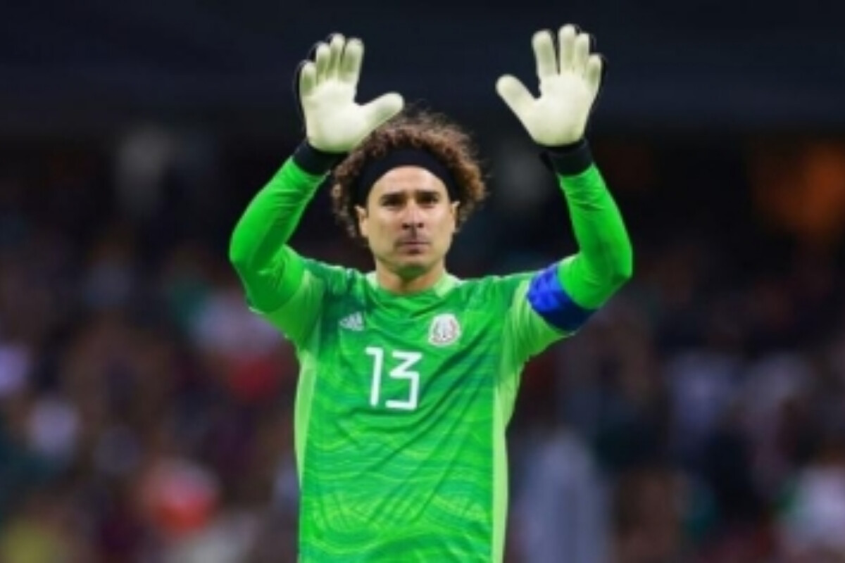 <p>Meksikalı qolkiper Raul Raxnel rekorda imza atıb</p>