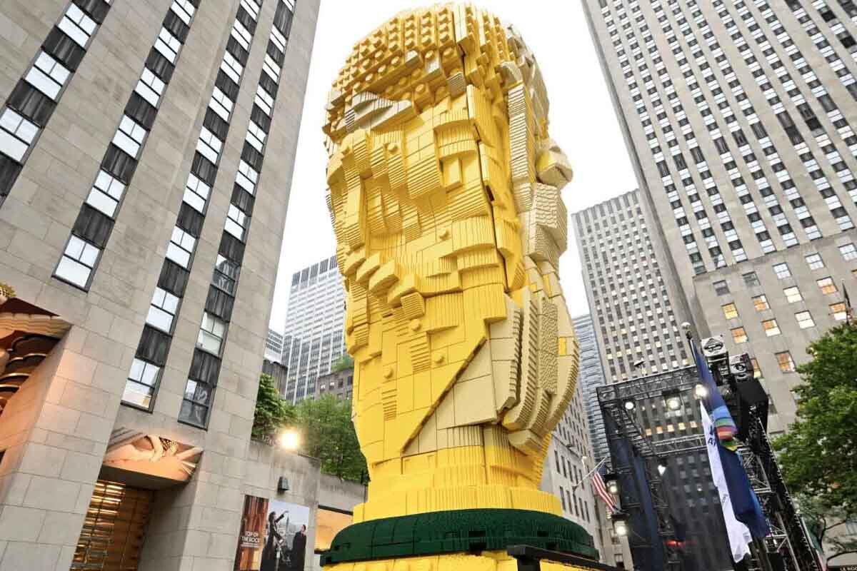 <p>LEGO şirkəti Nyu-Yorkda 2026-cı il Dünya&nbsp;Kubokunun nəhəng kubokunu təqdim etdi</p>