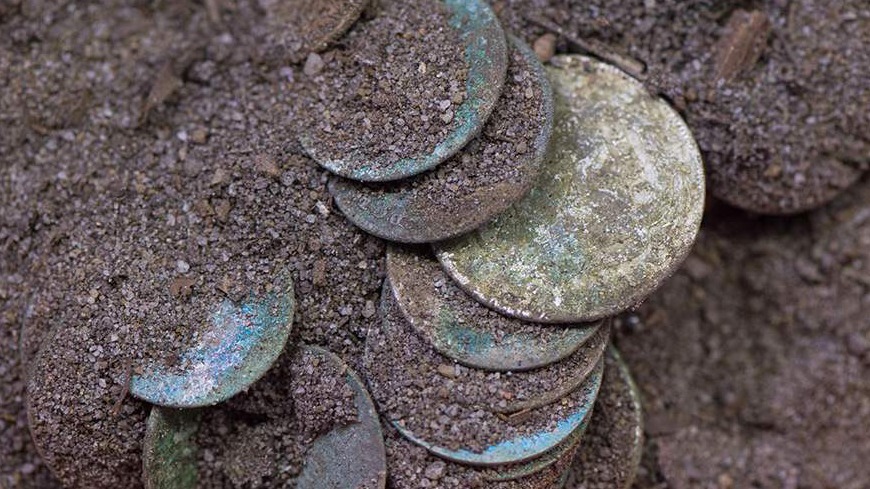 <p>Hovuz üçün çuxur qazdı, 700 000 avro dəyərində xəzinə tapdı</p>