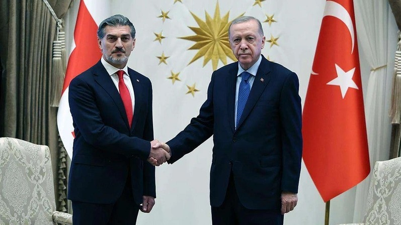 <p>Ərdoğan və Kavelaşvili qəza yerində&nbsp;xilasetmə əməliyyatlarının gedişatını müzakirə ediblər</p>