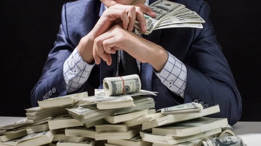 <p>Sanksiyalar rusiyalı milyarderlər üçün maneə deyil</p>