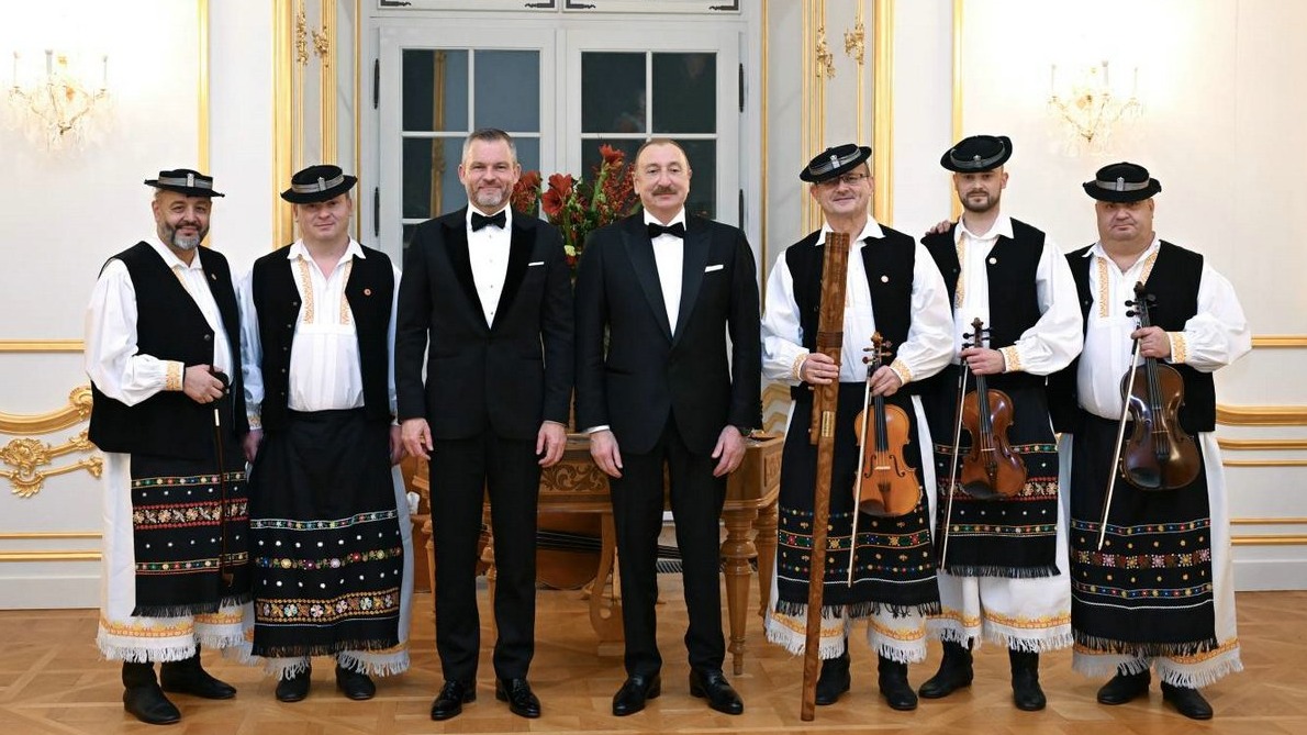 İlham Əliyevin şərəfinə rəsmi ziyafət verilib +FOTO=3}