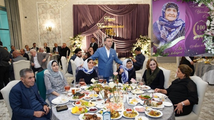 <p><em><strong><font dir=