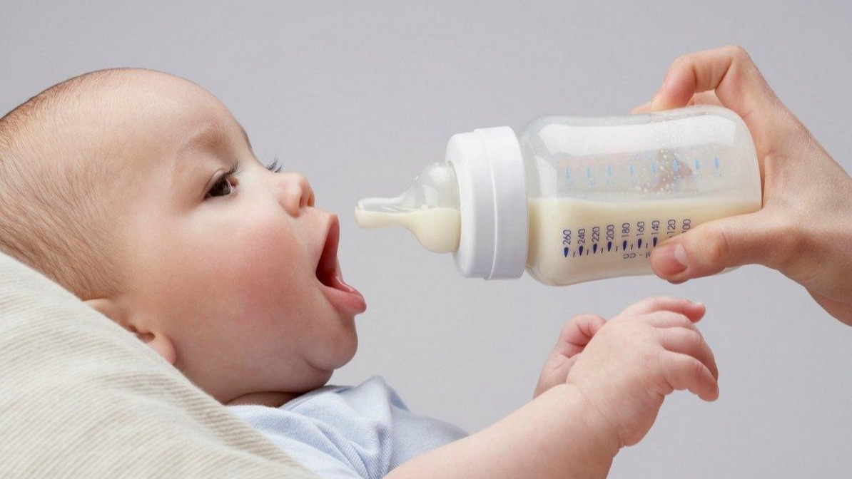 <p>Təhlükəli körpə qidası: Tanınmış şirkət&nbsp;onlarla ölkədəki mağazalardan məhsullarını geri çağırır</p>