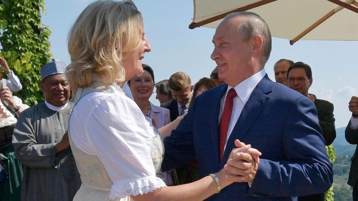 <p>Rusiyaya qaçan keçmiş Avstriya xarici işlər naziri&nbsp;vətəndaşlıqdan məhrum ediləcək</p>