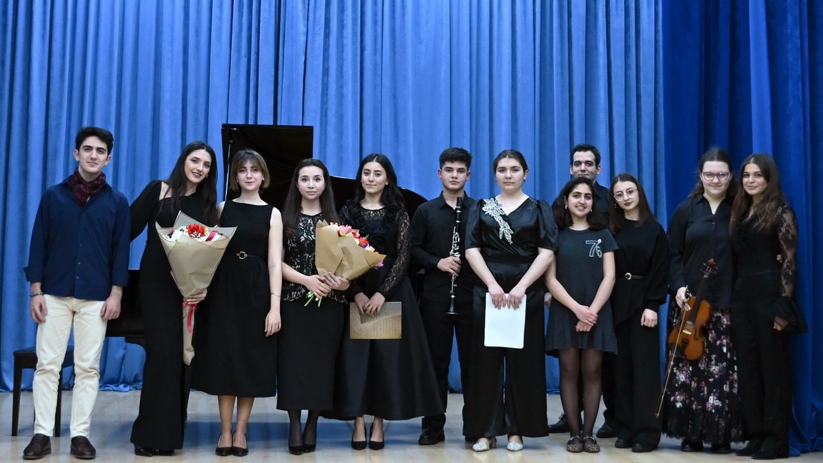 <p>Qara Qarayevin əbədi yaşar xatirəsinə həsr olunmuş&nbsp;konsert proqramı keçirilib</p>