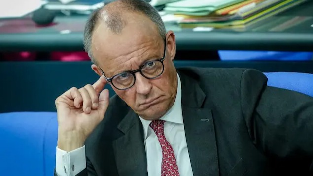 <p>Səudiyyə Ərəbistanında Merz nümayəndə&nbsp;heyətinin korteji qəzaya uğrayıb</p>