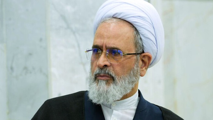 <p>İsrail Hərbi Hava Qüvvələri İranın müvəqqəti&nbsp;lideri Əlirza Ərafinin evinə zərbələr endirib</p>