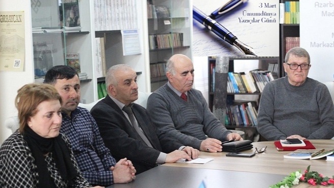 <p><em><strong><font dir=