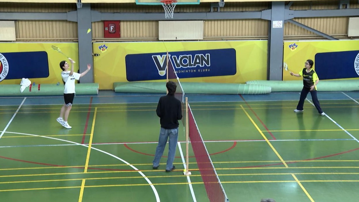 <p>Tələbələr arasında badminton yarısı keçirilib</p>