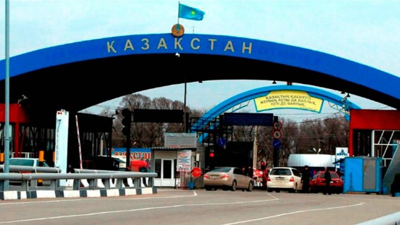 <p>Qazaxıstan Rusiya ilə sərhəd keçid məntəqəsini&nbsp;müvəqqəti olaraq bağlayıb</p>