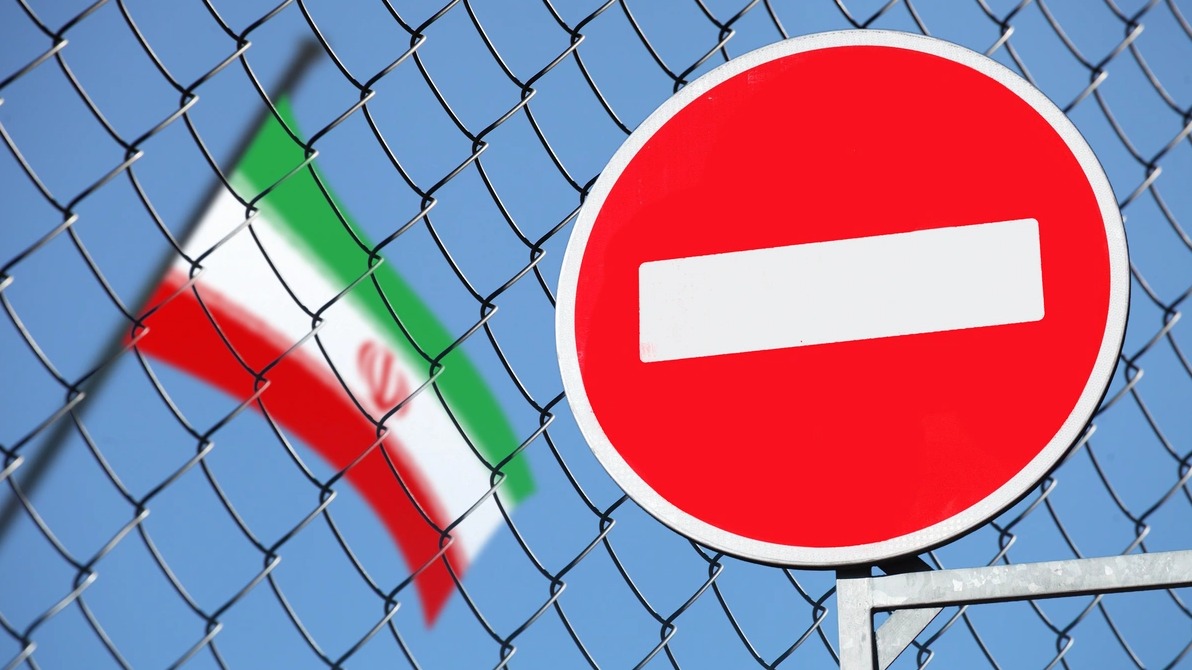 <p>Avropa Birliyi İrana qarşı sanksiyaları bir il müddətinə uzadıb</p>