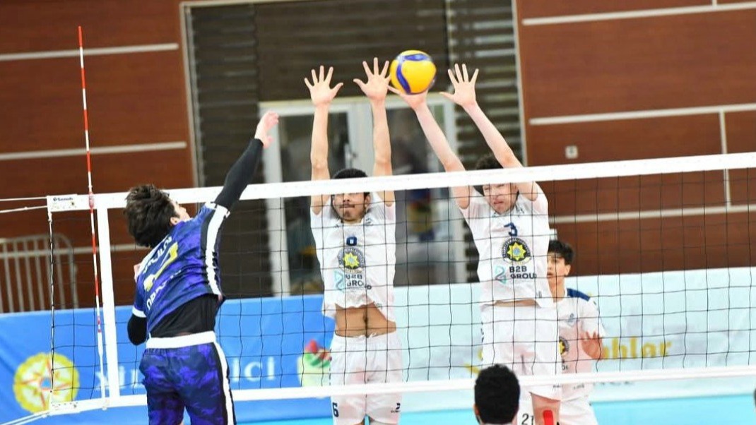 <p>Kişi voleybol klublarının ölkə çempionatında&nbsp;yarımfinalçılar müəyyənləşib&nbsp;</p>