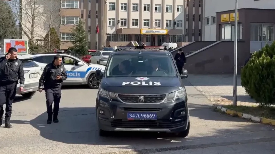 <p>Türkiyədə silahlı şagird liseylərə hücum edib</p>