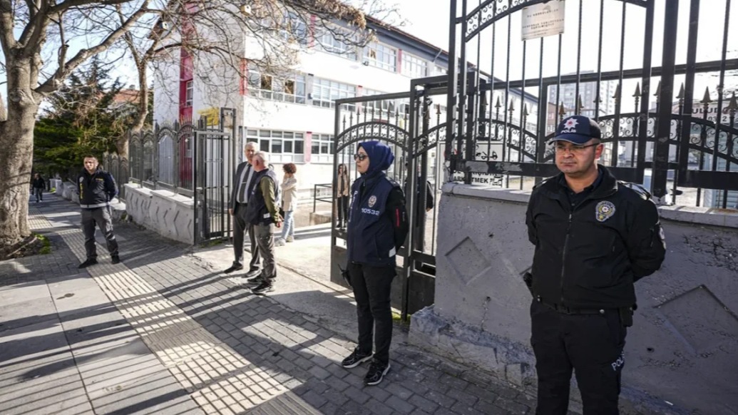 Türkiyə hücumlardan sonra məktəblərdə polis nəzarətini gücləndirib
