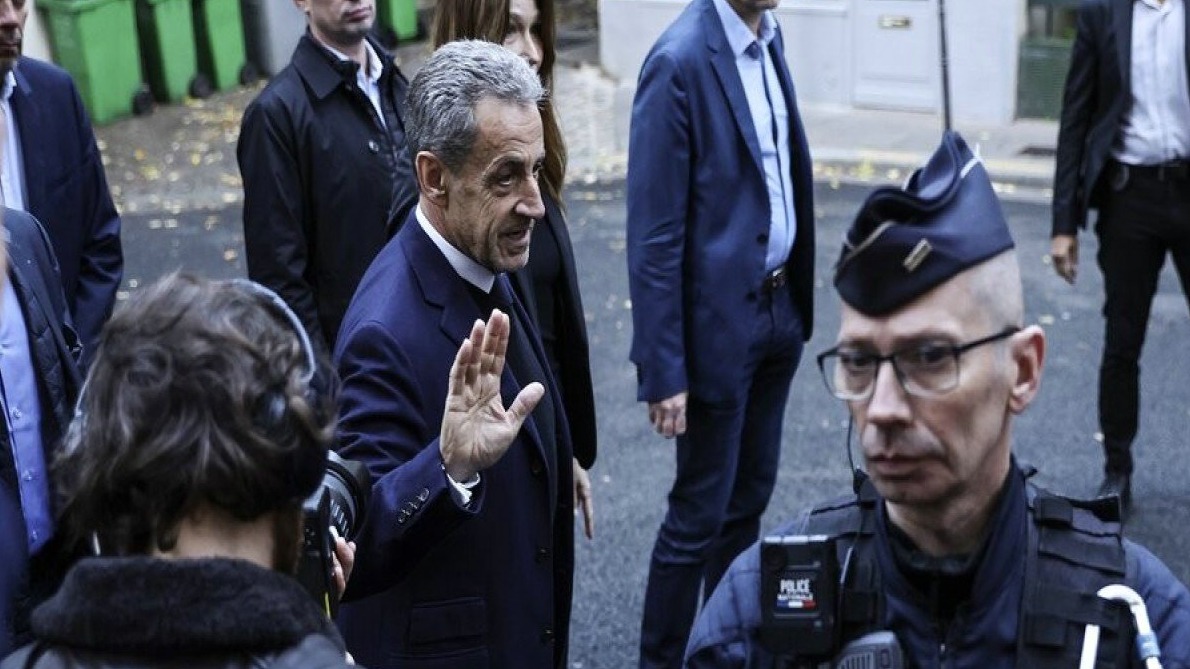 <p>Prokurorlar Sarkoziyə yeddi il həbs cəzası tələb ediblər</p>