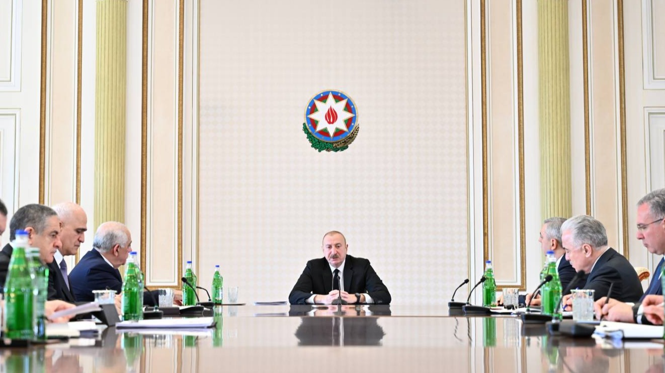 <p>İlham Əliyevin sədrliyi ilə kənd təsərrüfatı məsələlərinə&nbsp;həsr olunmuş müşavirə +VİDEO</p>