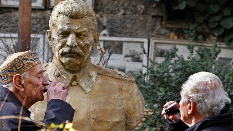 Gürcüstan Stalinin şərab kolleksiyasını hərraca çıxaracaq