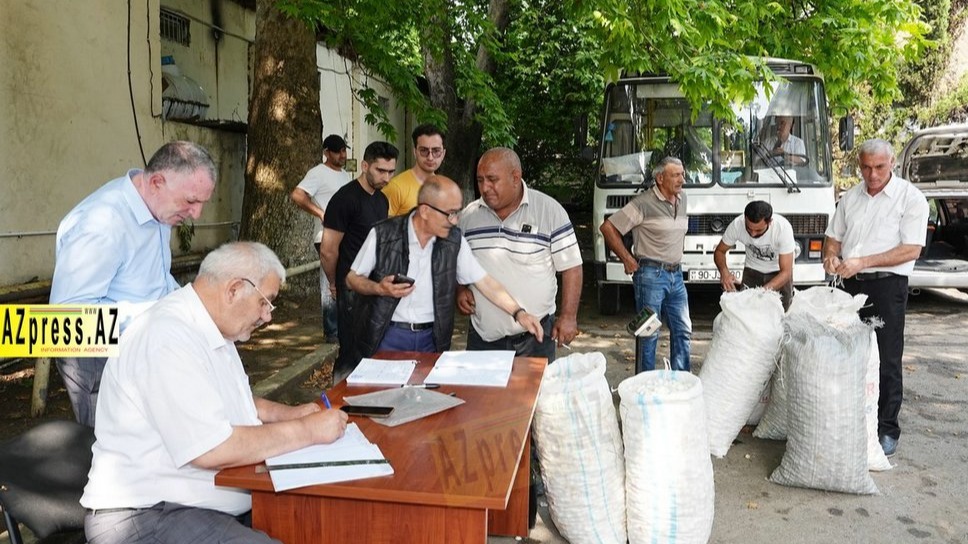 <p>Ağcabədi kümçüləri barama tədarükünə başlayıblar</p>