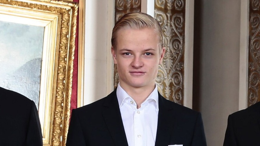 <p>Norveçin vəliəhd şahzadəsinin oğlu təcavüzə görə 4 il müddətinə azadlıqdan məhrum edilib</p>