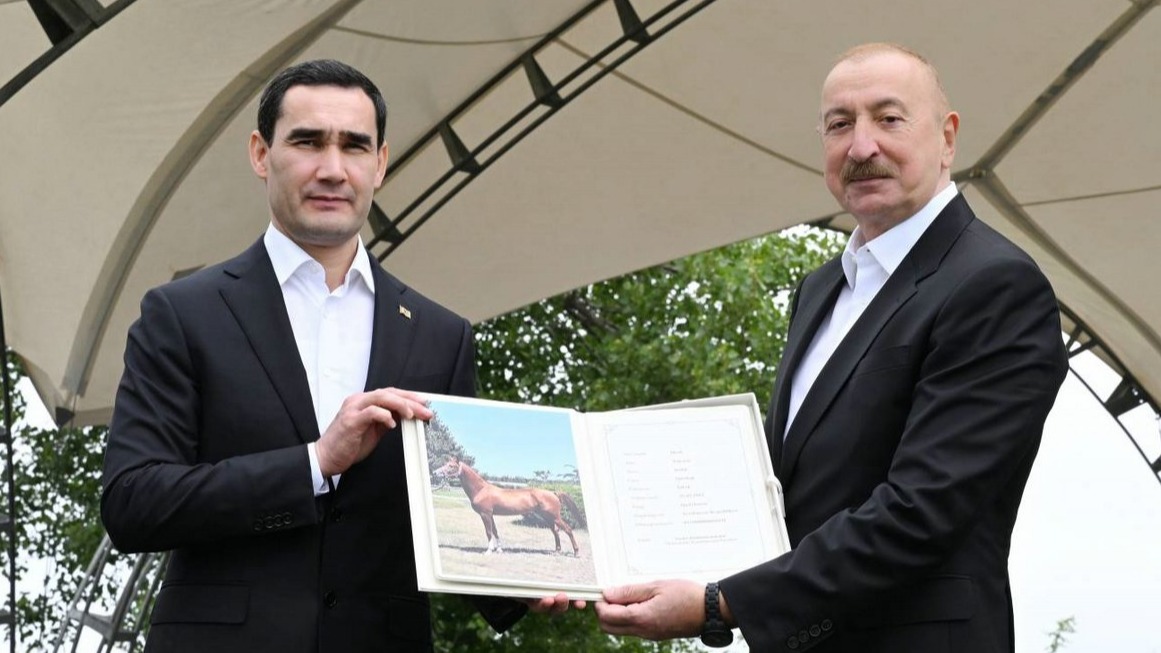 <p>Türkmənistan Prezidentinə Qarabağ atı hədiyyə edilib</p>