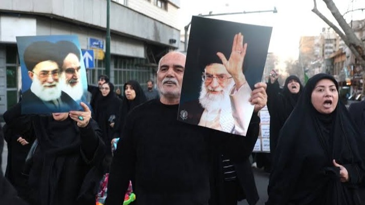 <p>İranda Əli Xamenei ilə vida mərasimləri davam edir</p>