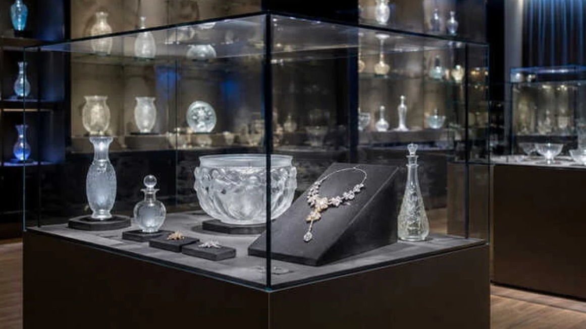 <p>Fransada muzeydən 4 milyon avro dəyərində zinət əşyaları oğurlanıb</p>