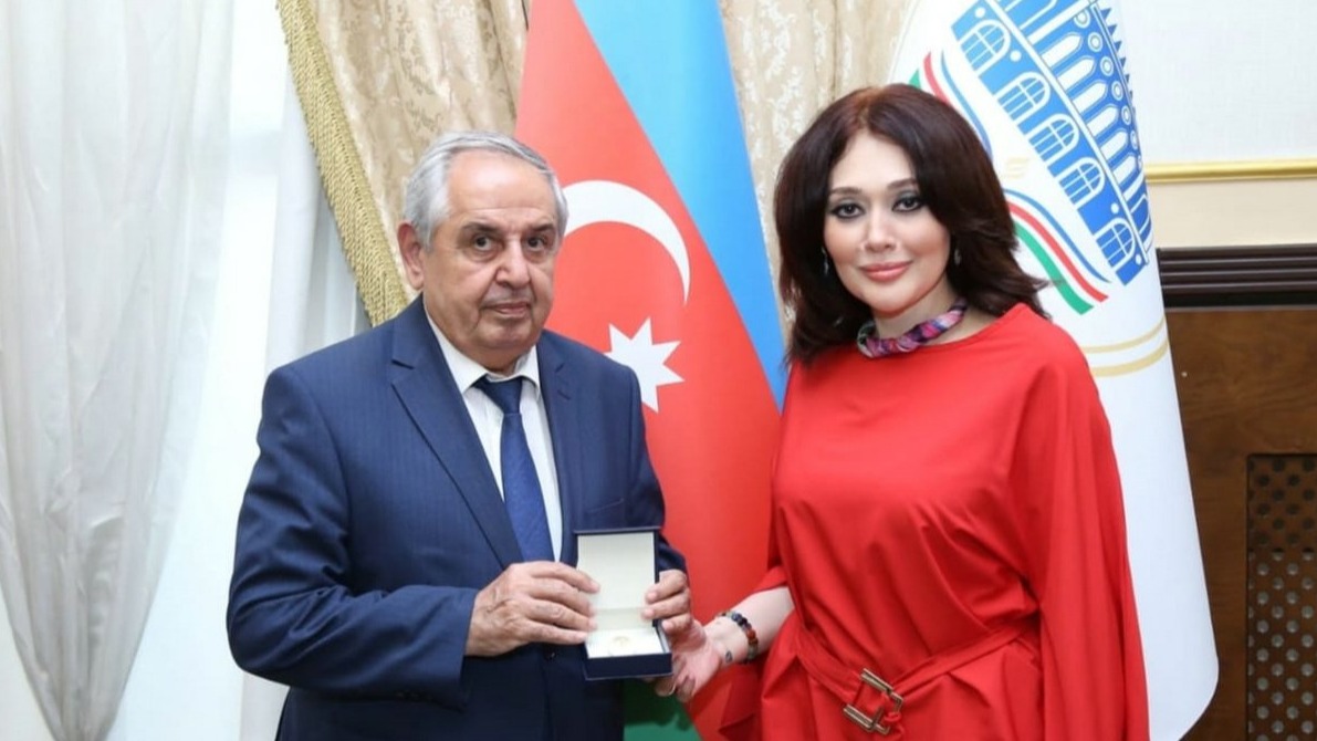 <p>Aynel Məşədiyeva Türkoloji Qurultayın 100 illik&nbsp;xatirə nişanı ilə təltif edilib</p>