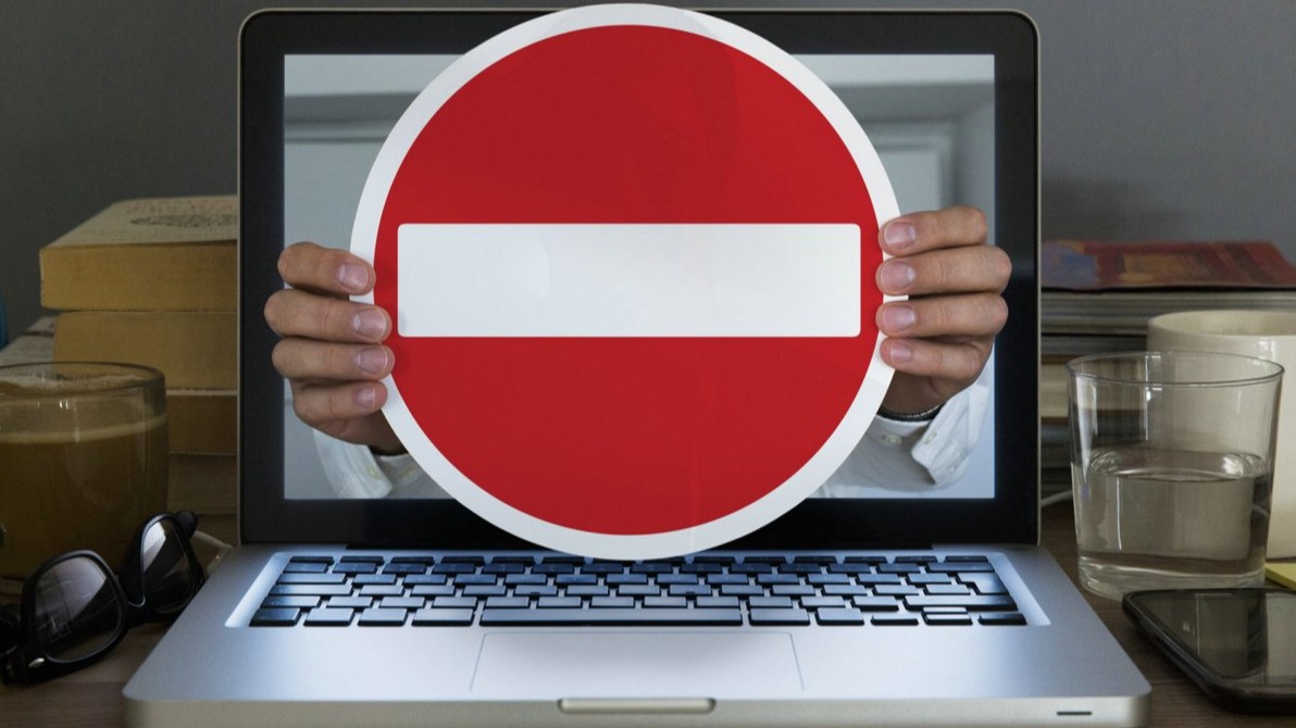 <p>Milli Məclis qadağan olunmuş&nbsp;məzmuna görə internet resurslarının bloklanmasını nəzərdə tutan qanunu təsdiqləyib</p>