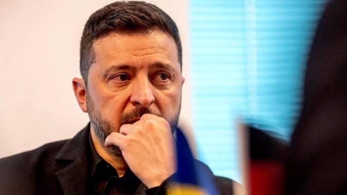 <p>Zelenski hərbi vəziyyətin yeni müddətə uzadılmasını təklif etdi</p>