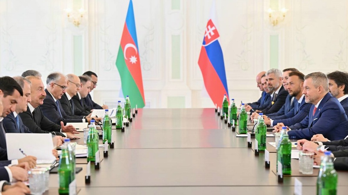 <p>İlham Əliyevin Şuşada Slovakiya Prezidenti ilə&nbsp;geniş tərkibdə görüşü +FOTO=12</p>