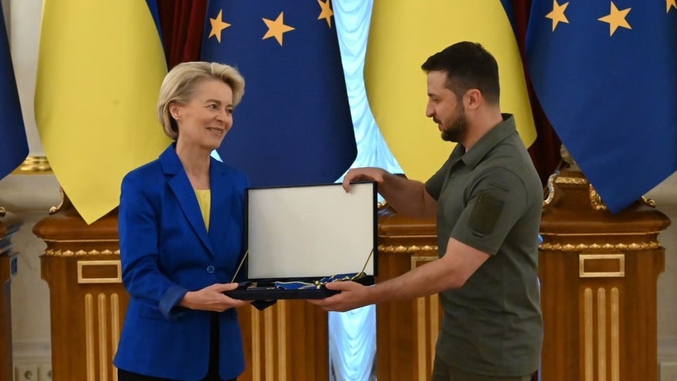 <p>Zelenski yeni orden təsis etdi və onu fon der Leyenə verdi</p>
