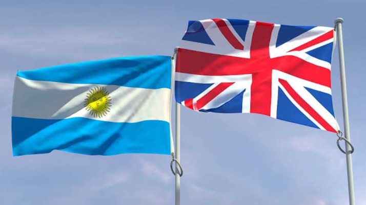 <p>Argentina hərbi gəminin keçməsinə etiraz olaraq&nbsp;Britaniyaya etirazını bildirib</p>