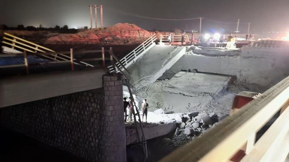 <p>ABŞ İranın cənubundakı körpüləri bombaladı</p>