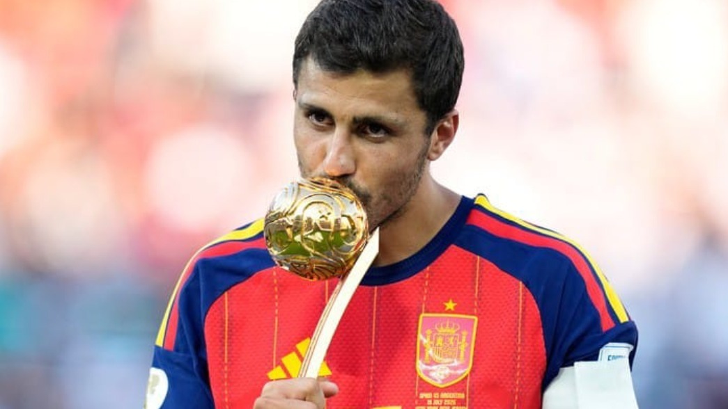 <p>Rodri DÇ-2026-nın ən yaxşı futbolçusu seçilib</p>