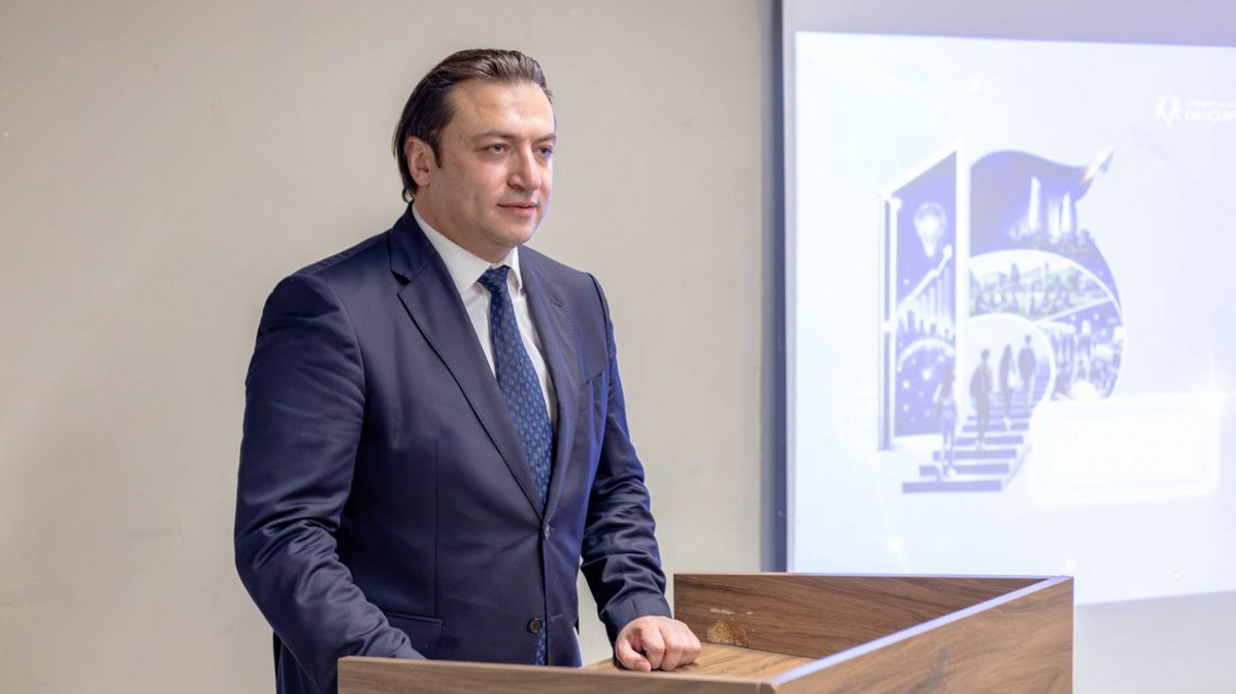 “Gənclər təşkilatları və gənclər üçün inkişaf, innovasiya və sosial təşəbbüslər üzrə qrant müsabiqəsi”nin qalibləri ilə görüş keçirilib +FOTO=11
