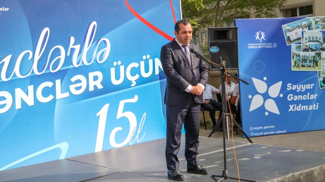 Səyyar Gənclər Xidməti növbəti dayanacağı olan Salyan ilə fəaliyyətinə davam edir +FOTO=10}